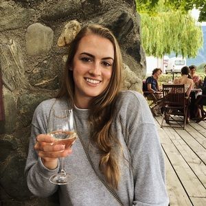 Meet your Posher, Danielle